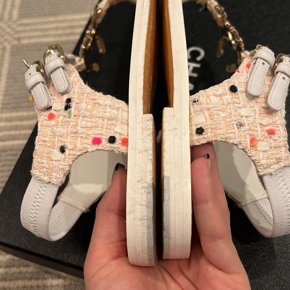CHANEL White & Pink Tweed Thong Sandals - Picture 12 of 16